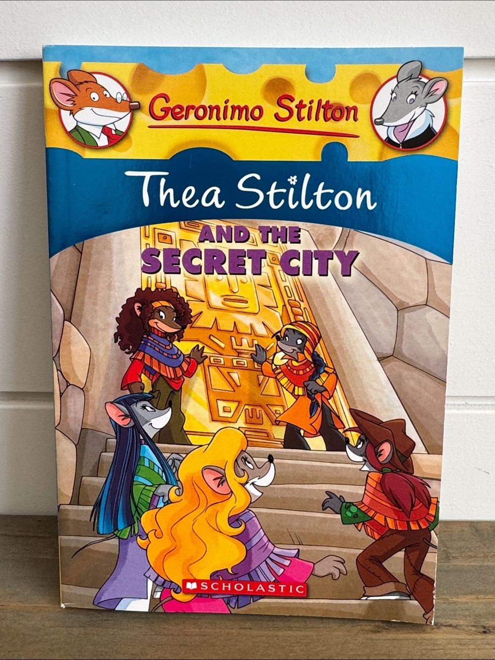 Thea Stilton #4: Thea Stilton and the Secret City - Scholastic Paperback Novel
